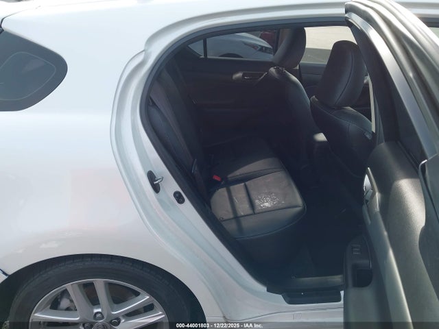 JTHKD5BH1E2192505 Lexus CT 200H
