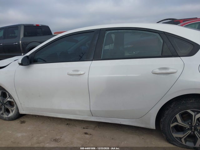 3KPF24AD4ME396959 KIA Forte Lxs