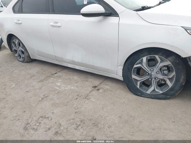 3KPF24AD4ME396959 KIA Forte Lxs