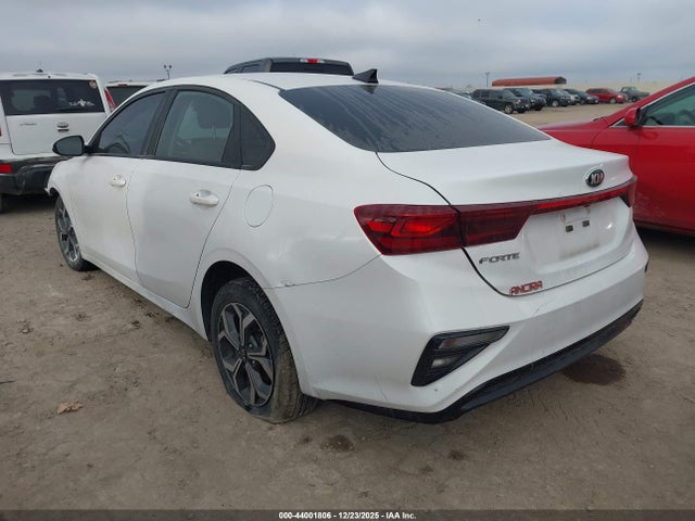 3KPF24AD4ME396959 KIA Forte Lxs