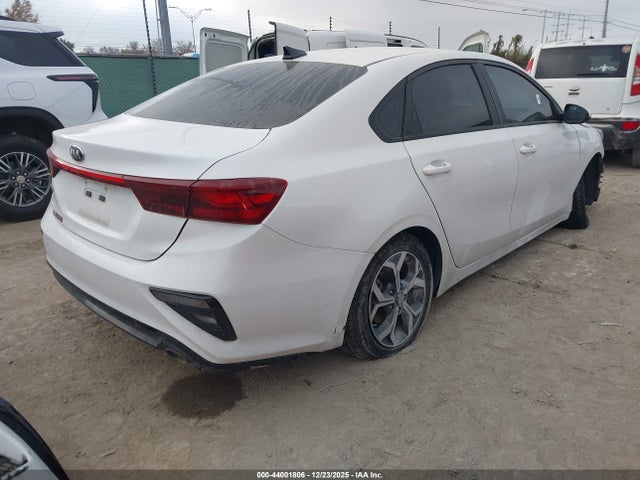 3KPF24AD4ME396959 KIA Forte Lxs