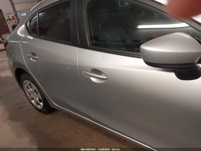 44001941 :رقم المزاد ، 3MZBN1U73JM217741 vin ، 2018 Mazda Mazda3 Sport مزاد بيع