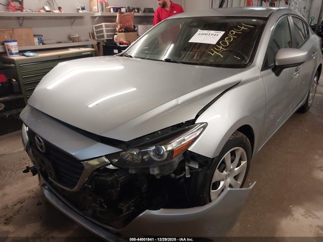 44001941 :رقم المزاد ، 3MZBN1U73JM217741 vin ، 2018 Mazda Mazda3 Sport مزاد بيع