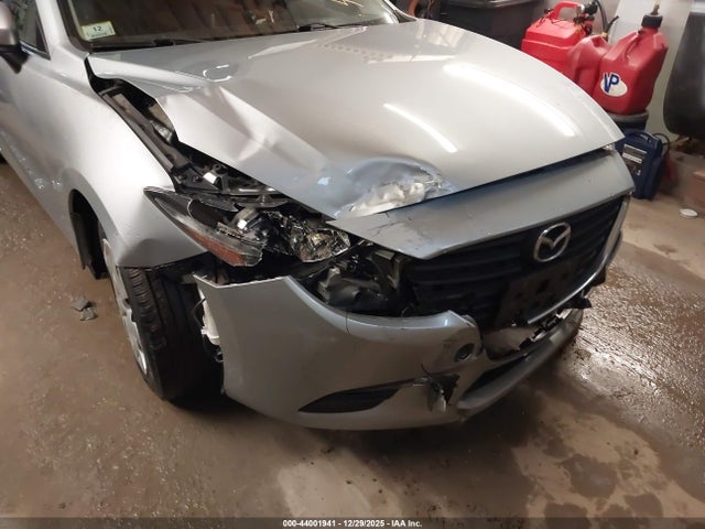 44001941 :رقم المزاد ، 3MZBN1U73JM217741 vin ، 2018 Mazda Mazda3 Sport مزاد بيع