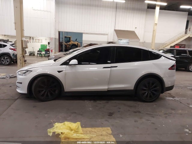 Продаж на аукціоні авто 2022 Tesla Model X Dual Motor All-wheel Drive, vin: 7SAXCBE56NF328525, номер лоту: 44001982