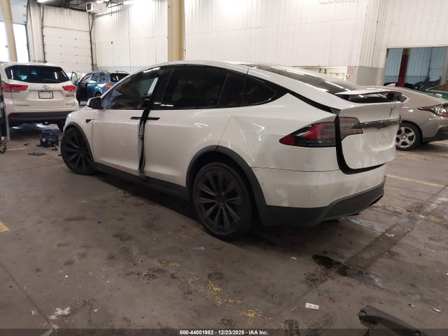 Продаж на аукціоні авто 2022 Tesla Model X Dual Motor All-wheel Drive, vin: 7SAXCBE56NF328525, номер лоту: 44001982