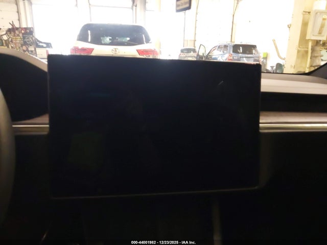 Продаж на аукціоні авто 2022 Tesla Model X Dual Motor All-wheel Drive, vin: 7SAXCBE56NF328525, номер лоту: 44001982