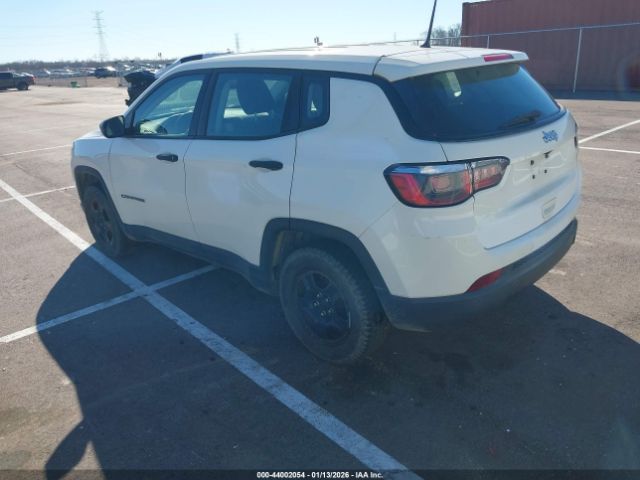 2018 JEEP COMPASS 3C4NJCAB2JT318176 Photo 2