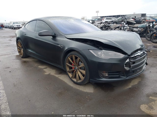 2015 TESLA MODEL S 5YJSA1E25FF118321 Photo 0