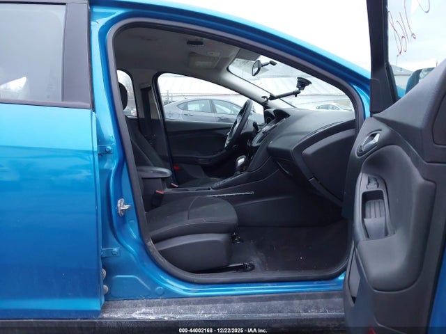 1FADP3F28HL206951 Ford FOCUS SE
