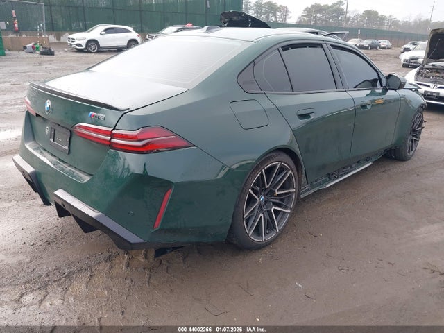 2026 BMW M5 WBS83FK05TCW09929 Photo 3