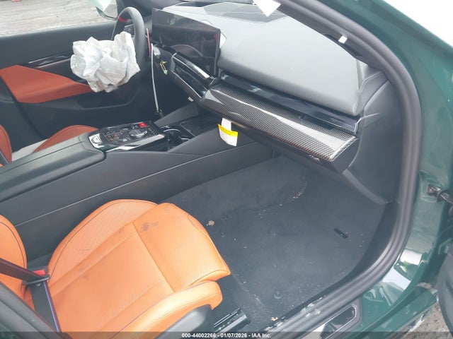 2026 BMW M5 WBS83FK05TCW09929 Photo 4