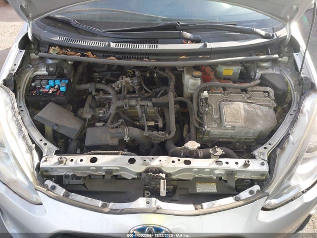 JTDKDTB3XG1589388 Toyota Prius C One