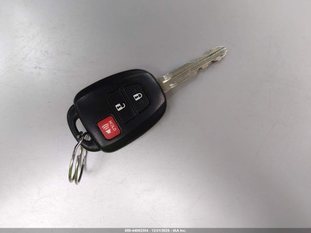 JTDKDTB3XG1589388 Toyota Prius C One