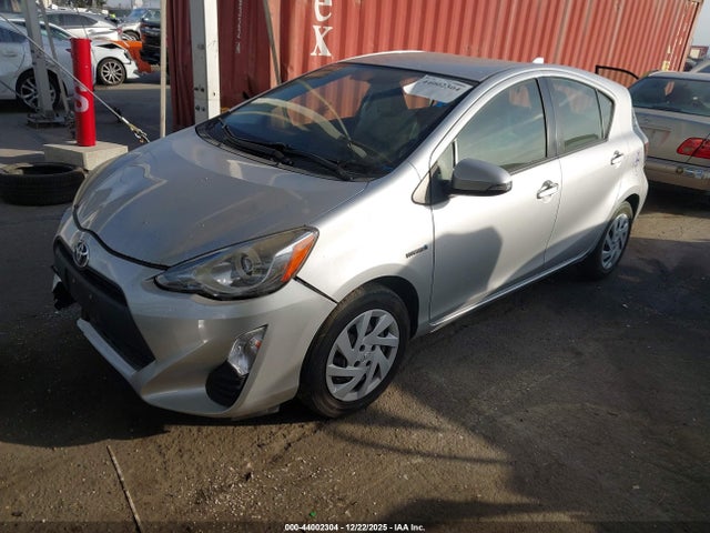 JTDKDTB3XG1589388 Toyota Prius C One