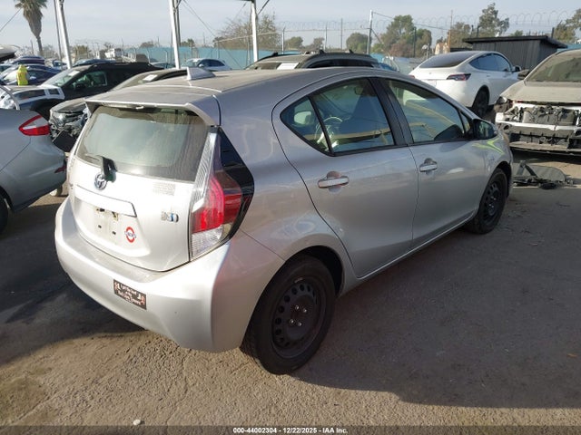 JTDKDTB3XG1589388 Toyota Prius C One