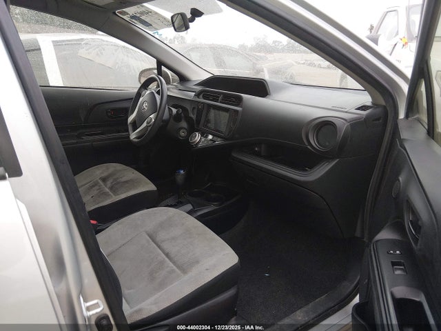 JTDKDTB3XG1589388 Toyota Prius C One