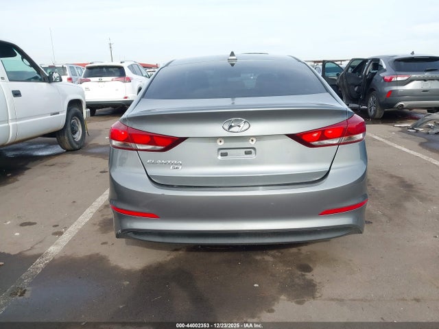 KMHD74LF4HU385258 Hyundai ELANTRA SE