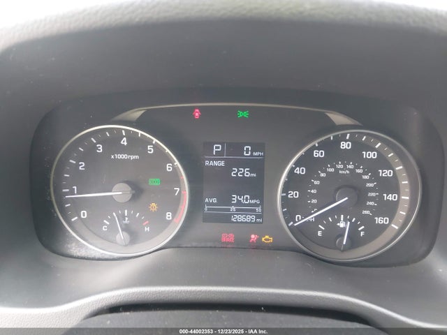KMHD74LF4HU385258 Hyundai ELANTRA SE