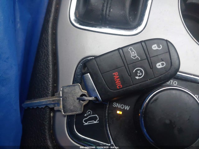 1C4RJFAGXNC113768 Jeep Grand Cherokee Wk Laredo X 4x4