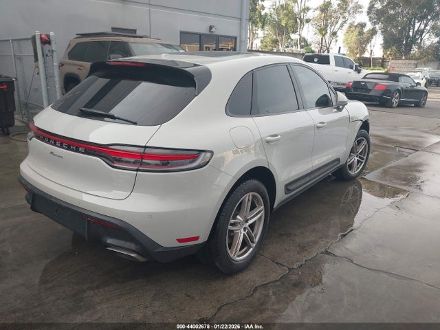 2026 PORSCHE MACAN WP1AA2A52TLB00335 Photo 3