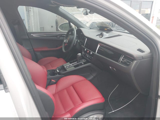 2026 PORSCHE MACAN WP1AA2A52TLB00335 Photo 4