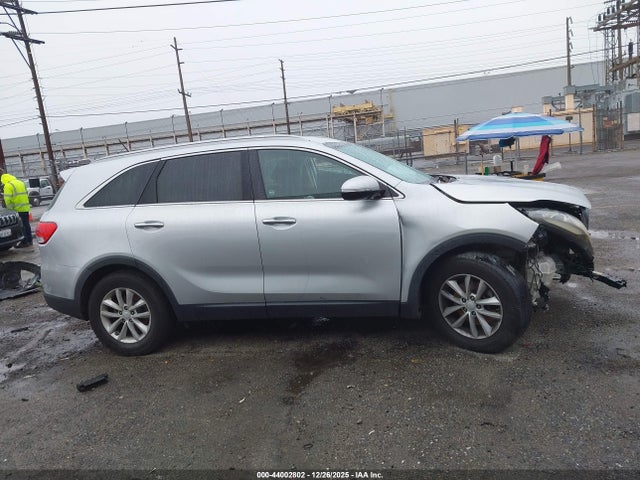 KIA Sorento 3.3l Lx 2017 5XYPG4A56HG310493 Image 14