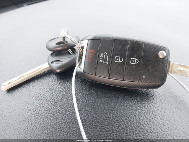5XYPG4A35HG213462 KIA Sorento 2.4l Lx