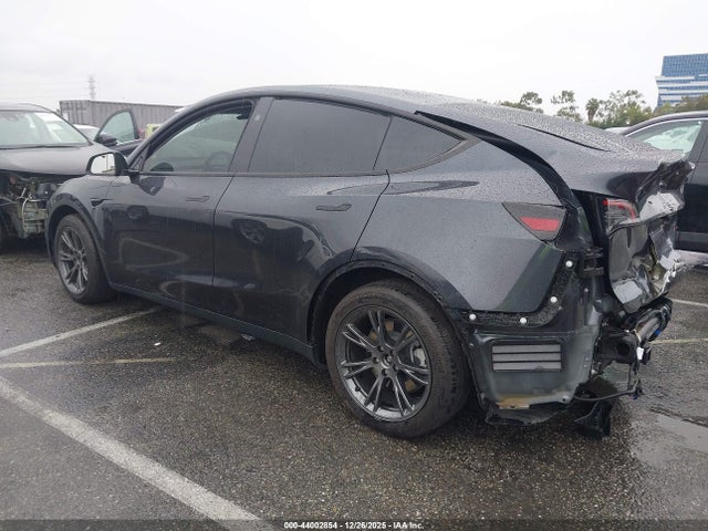 2024 TESLA MODEL Y 7SAYGAEE1RF127902 Photo 2