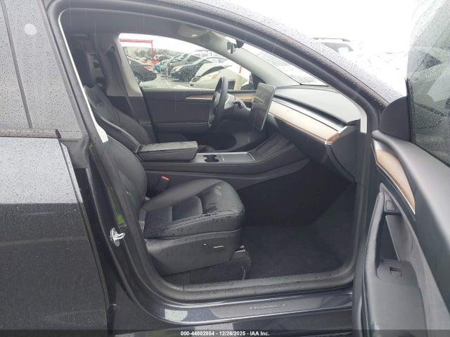 2024 TESLA MODEL Y 7SAYGAEE1RF127902 Photo 4