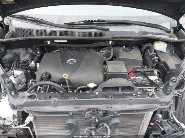 5TDKZ3DC4KS018893 Toyota Sienna Le 8 Passenger
