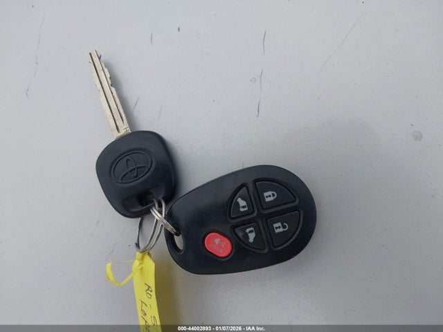 5TDKZ3DC4KS018893 Toyota Sienna Le 8 Passenger
