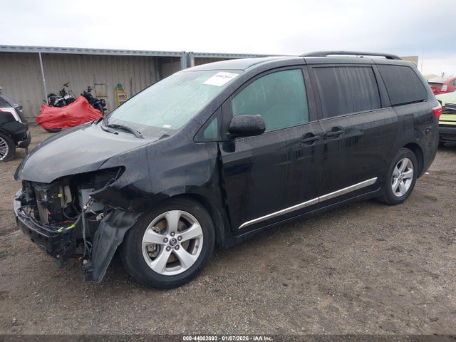 5TDKZ3DC4KS018893 Toyota Sienna Le 8 Passenger