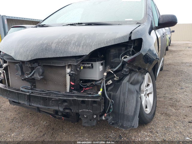 5TDKZ3DC4KS018893 Toyota Sienna Le 8 Passenger