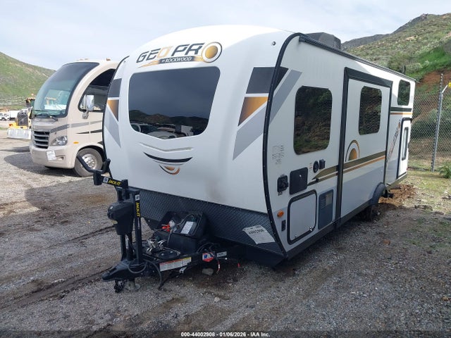 44002908 :رقم المزاد ، 5ZT2RSJC5M3014871 vin ، 2021 Forest River Rockwood مزاد بيع