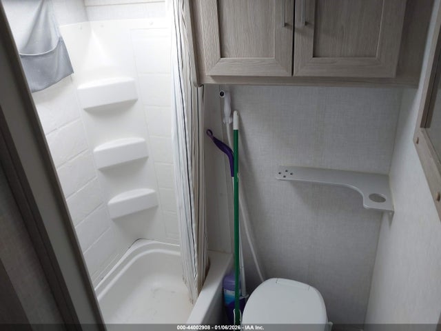 44002908 :رقم المزاد ، 5ZT2RSJC5M3014871 vin ، 2021 Forest River Rockwood مزاد بيع
