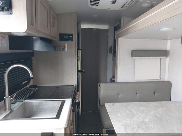 44002908 :رقم المزاد ، 5ZT2RSJC5M3014871 vin ، 2021 Forest River Rockwood مزاد بيع