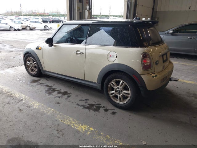 2012 MINI COOPER WMWSU3C51CT542746 Photo 2