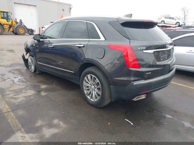 2017 CADILLAC XT5 1GYKNDRS9HZ216257 Photo 2