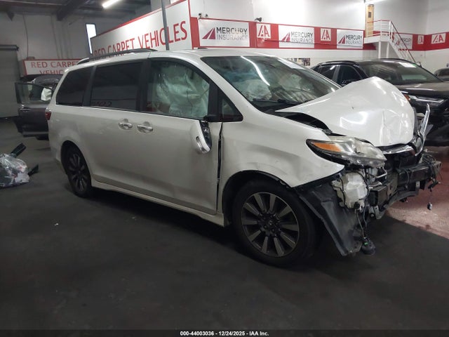 Продаж на аукціоні авто 2018 Toyota Sienna Limited Premium 7 Passenger, vin: 5TDYZ3DC0JS940165, номер лоту: 44003036