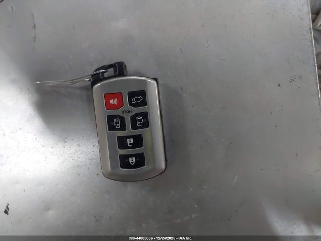 Продажа на аукционе авто 2018 Toyota Sienna Limited Premium 7 Passenger, vin: 5TDYZ3DC0JS940165, номер лота: 44003036