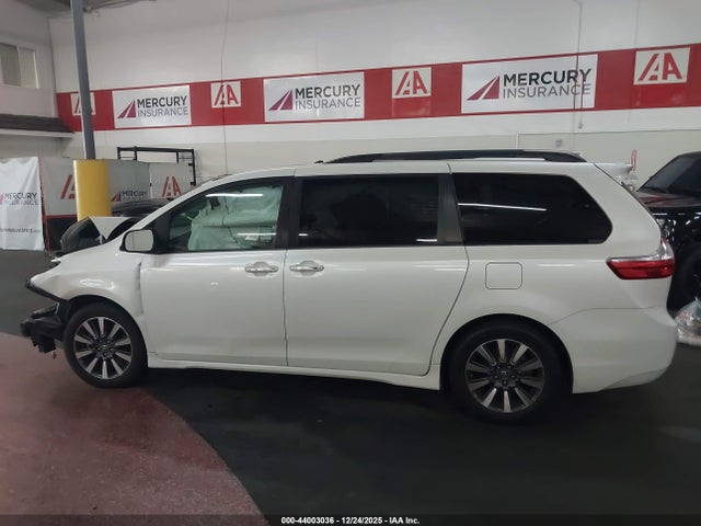2018 Toyota Sienna Limited Premium 7 Passenger მანქანა იყიდება აუქციონზე, vin: 5TDYZ3DC0JS940165, აუქციონის ნომერი: 44003036