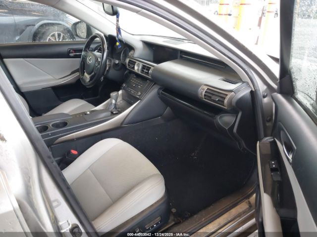 2016 LEXUS IS 200T JTHBA1D27G5034892 Photo 4