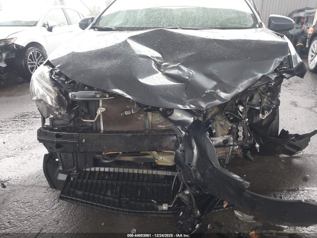 2T1BURHE7JC073374 Toyota COROLLA LE