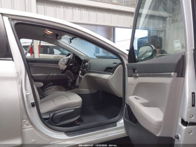 2019 HYUNDAI ELANTRA 5NPD74LF0KH492619 Photo 4