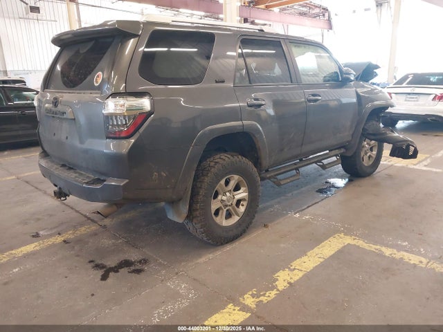 2018 TOYOTA 4RUNNER JTEBU5JR9J5578220 Photo 3