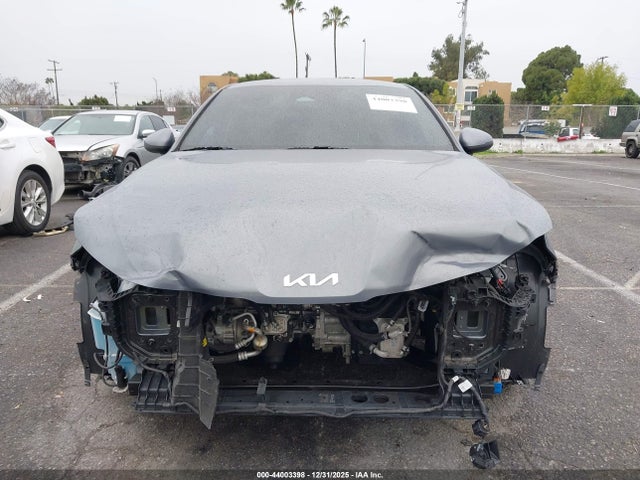 5XXG14J26NG137033 KIA K5 LXS