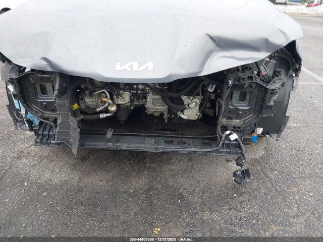 5XXG14J26NG137033 KIA K5 LXS