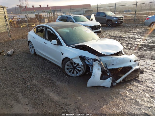 2022 TESLA MODEL 3 5YJ3E1EB5NF105799 Photo 0