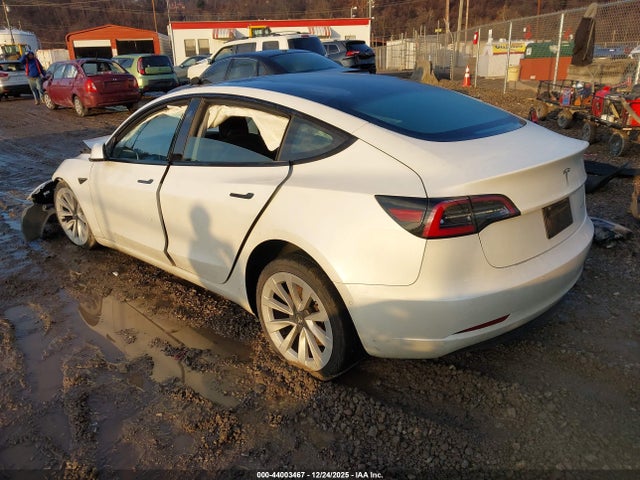 2022 TESLA MODEL 3 5YJ3E1EB5NF105799 Photo 2